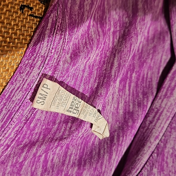 Under Armour Womens Size Small Dri Fit Tee in Purple and Black - Picture 4 of 4